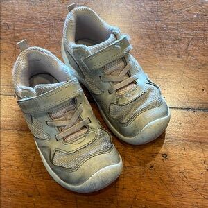 Stride Rite | SRT Winslow pink champagne sneaker with Velcro | size 9M